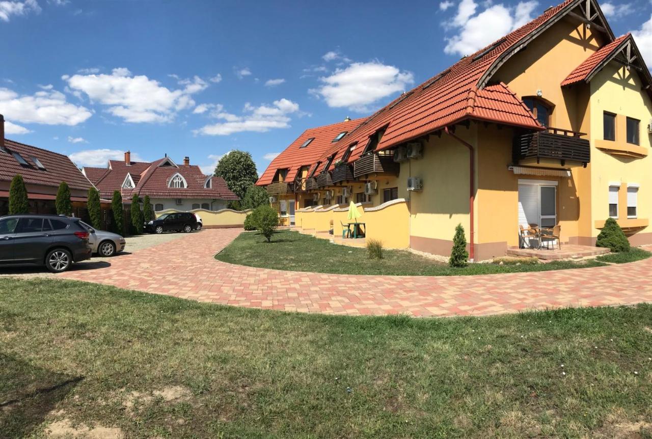 Pitypang Apartman Jula Exterior foto